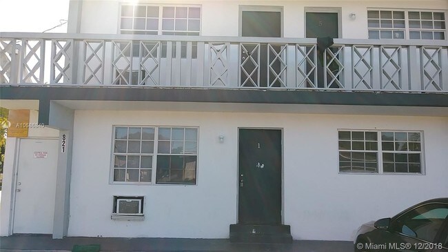 821 NW 7th Ave-Unit -1 in Hallandale Beach, FL - Building Photo - Building Photo