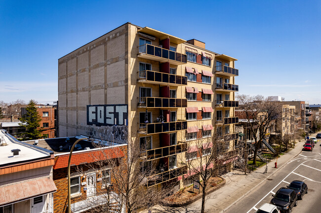 5735-5745 Saint-Hubert Rue in Montréal, QC - Building Photo - Building Photo