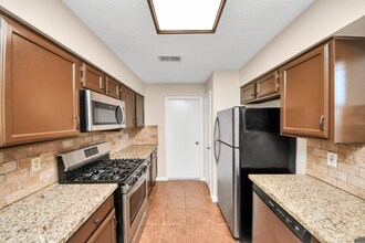 2102 Rolling Glen Dr in Spring, TX - Building Photo - Building Photo