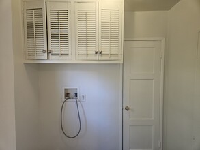 9966 Glencrest Cir in Burbank, CA - Foto de edificio - Building Photo