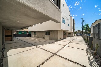 6053 Craner Ave in North Hollywood, CA - Building Photo - Building Photo