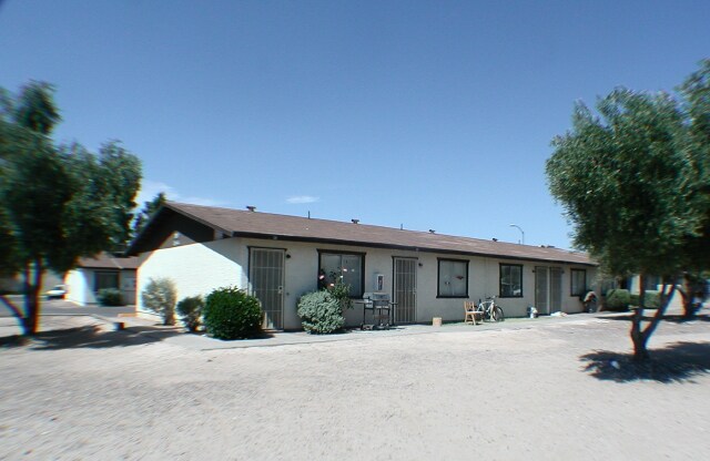 Wallace Avenue Apartments in Phoenix, AZ - Foto de edificio - Building Photo