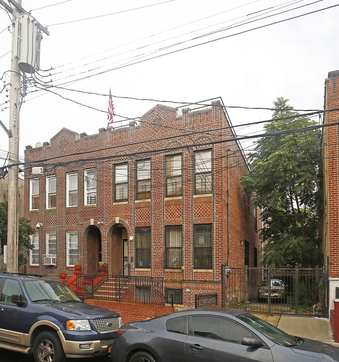 438 Montauk Ave in Brooklyn, NY - Building Photo