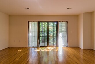 11341 Headlands Ct in Reston, VA - Building Photo - Building Photo