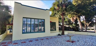 404 N Ridgewood Ave, Unit 404 N Ridgewood #3 in Edgewater, FL - Building Photo