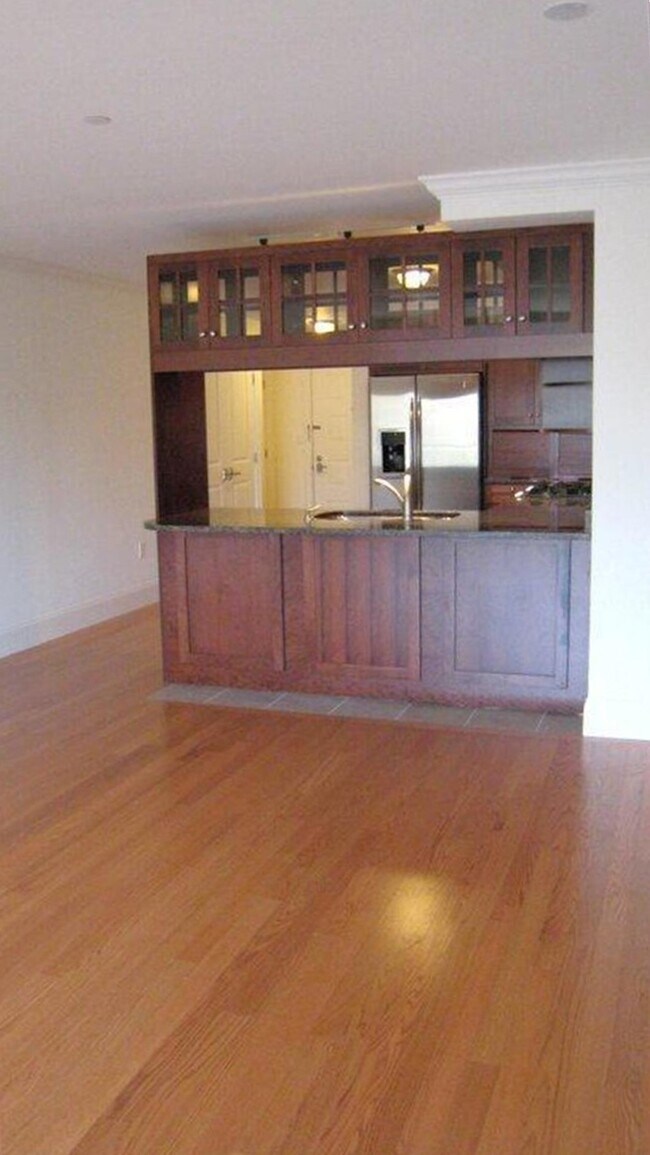155 Beacon St, Unit 2 in Somerville, MA - Foto de edificio - Building Photo