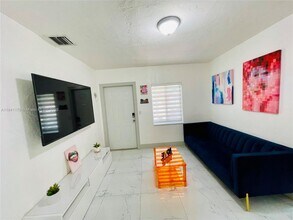 737 NW 41st St in Miami, FL - Building Photo - Building Photo
