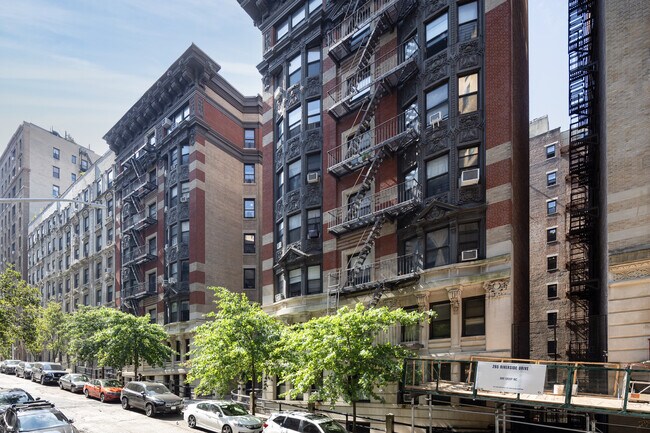 310 W 99th St