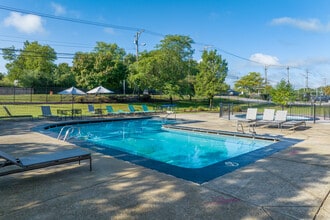 Willow Hill Apartments in Justice, IL - Building Photo - Building Photo