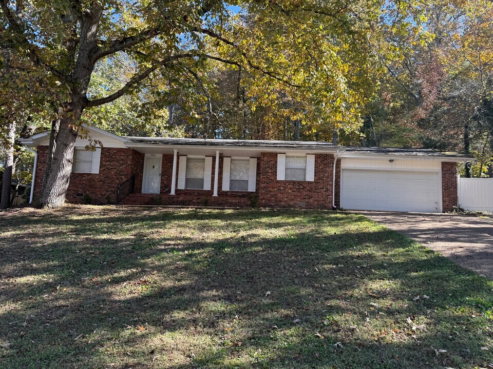 2500 Shenandoah Dr in Chattanooga, TN - Foto de edificio