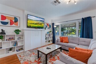 820 SW 26th Rd in Miami, FL - Building Photo