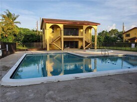 2743 NW 47th Terrace in Lauderdale Lakes, FL - Building Photo