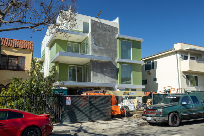 1013 N Genesee Ave in Los Angeles, CA - Building Photo - Building Photo