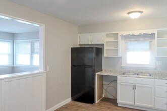 3907 Cane Run Rd in Louisville, KY - Building Photo - Building Photo