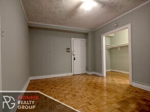 711 W Belmont Ave, Unit 310 in Chicago, IL - Building Photo - Building Photo