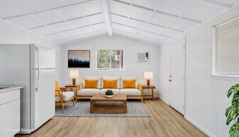 711 S Houston St, Unit #3 in Wolfe City, TX - Building Photo