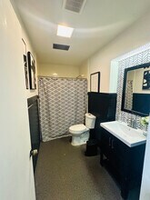 8507 Wynlea St in Houston, TX - Foto de edificio - Building Photo