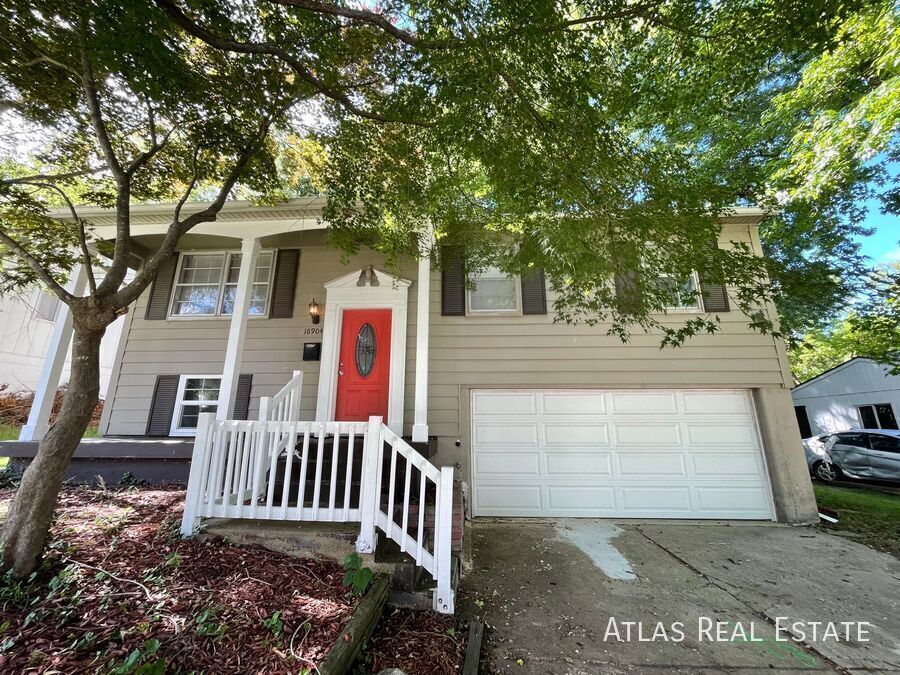 18904 E Arrowhead Dr in Independence, MO - Building Photo