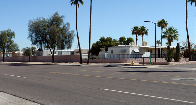 Turf Mobile Manor in Phoenix, AZ - Building Photo - Building Photo