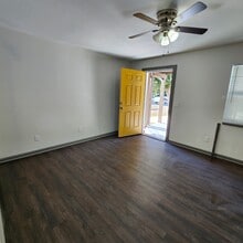 2227 St Marks St in Tallahassee, FL - Foto de edificio - Building Photo