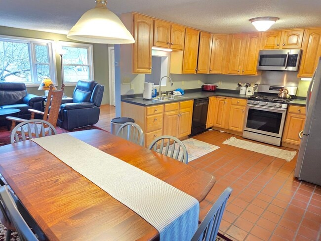 15 Broomstick Ln in Campton, NH - Building Photo - Building Photo