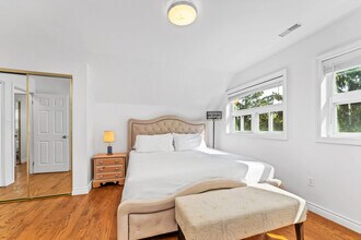 2158 Lilnan Ct in Burlington, ON - Building Photo - Building Photo