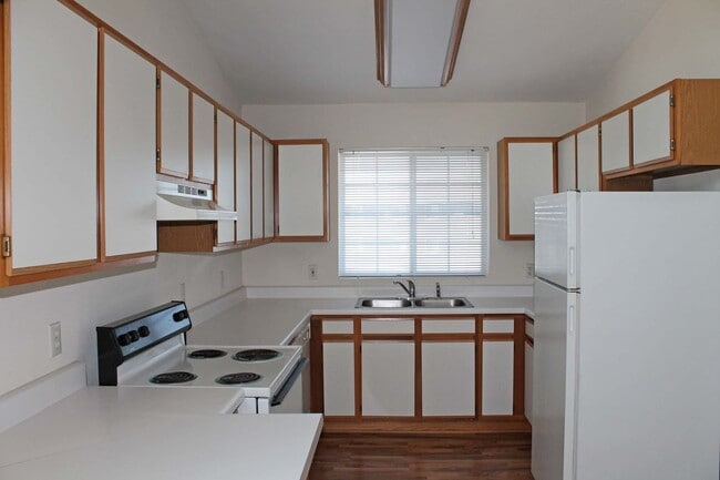 property at 1924 Dupont Dr