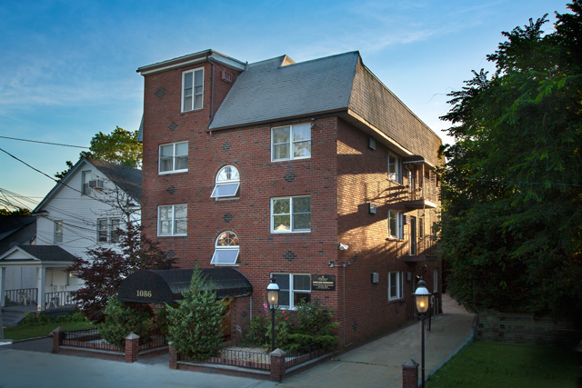 Fairfield Townhouse At Woodmere in Woodmere, NY - Building Photo