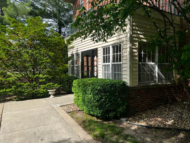 4900 Pleasant St, Unit 14 in West Des Moines, IA - Building Photo - Building Photo