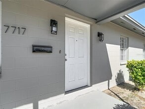 7717 W Hiawatha St in Tampa, FL - Building Photo - Building Photo