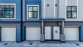 2267 McKenzie Rd in Abbotsford, BC - Building Photo