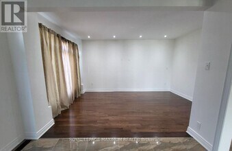 2 Philson Ct in Innisfil, ON - Building Photo - Building Photo
