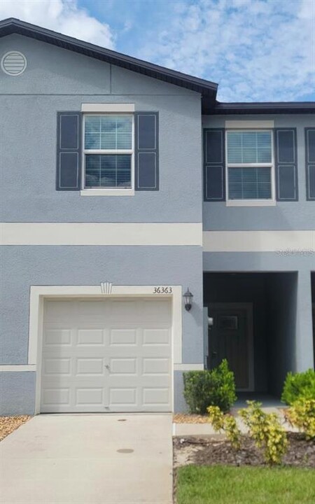 36363 Garden Wall Wy in Zephyrhills, FL - Building Photo