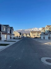 10817 N Black Shale Loop in Highland, UT - Foto de edificio - Building Photo