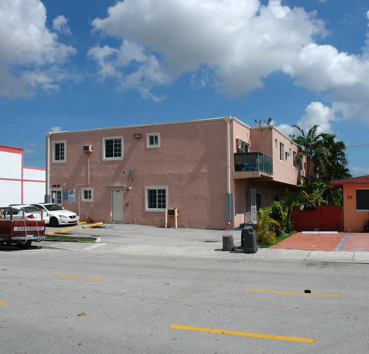 65 W 4th St in Hialeah, FL - Foto de edificio