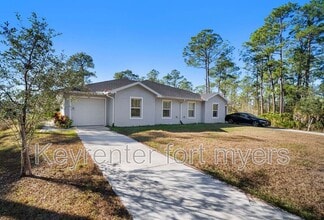 341 Reeves St in Lehigh Acres, FL - Building Photo - Building Photo