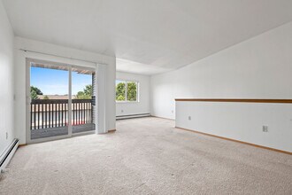 Tamarack Trails in Lake Mills, WI - Foto de edificio - Building Photo