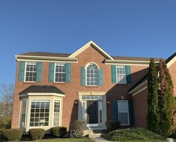 5622 Woodmansee Way in Hamilton, OH - Building Photo