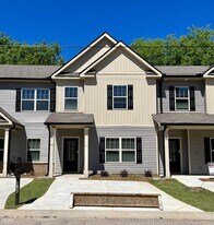 183 Camellia Ct in Jackson, GA - Building Photo