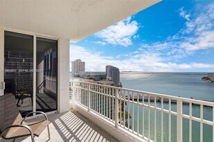 701 Brickell Key Blvd in Miami, FL - Building Photo