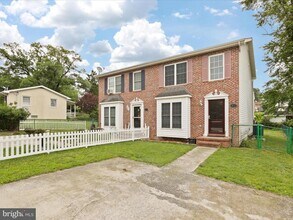 1317 Monroe Ave in Front Royal, VA - Building Photo - Building Photo
