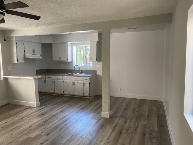 5872 S Figueroa St in Los Angeles, CA - Building Photo - Building Photo