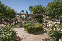 Building Photo - Woodbridge Apartamentos in Sacramento, California