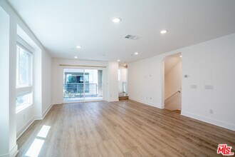 5257 Bainbridge Pl in Los Angeles, CA - Building Photo - Building Photo