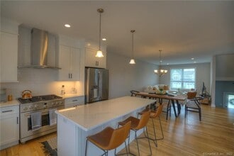 46 Park Ave in Stonington, CT - Building Photo - Building Photo