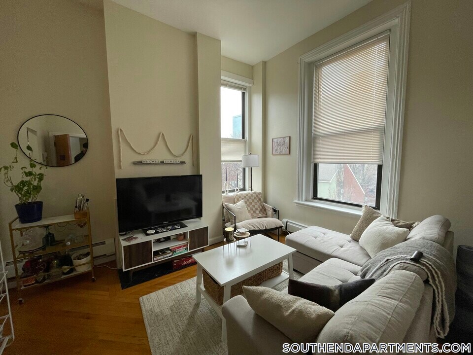 423 Shawmut Ave in Boston, MA - Building Photo