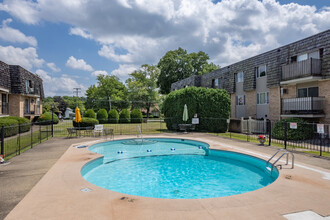 Ridgewood Apartments in Mineral Ridge, OH - Foto de edificio - Building Photo