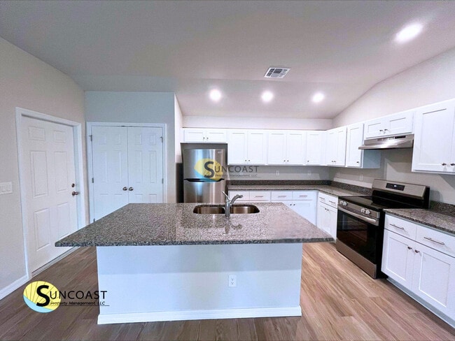 353 Reeves St in Lehigh Acres, FL - Building Photo - Building Photo