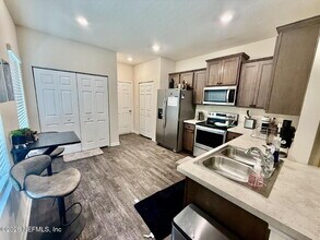 887 Capitol Pkwy in Jacksonville, FL - Building Photo - Building Photo