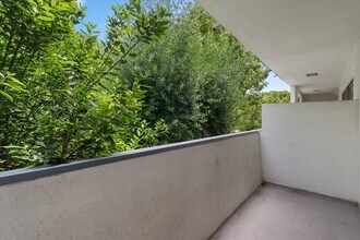 1225 Washington Ave, Unit 1225 Washington Ave. #8 in Santa Monica, CA - Building Photo - Building Photo